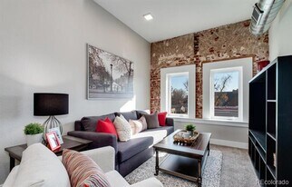 300 S Logan St in Denver, CO - Building Photo