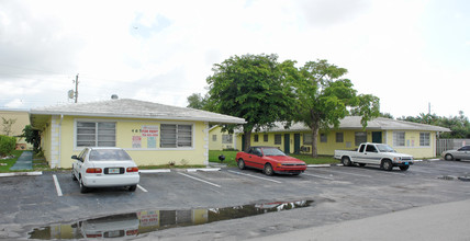 433-465 NW 43rd Ct in Oakland Park, FL - Building Photo - Building Photo