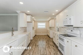 215 Cranberry Ln in Brandon, FL - Building Photo - Building Photo