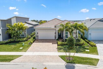 10466 Northbrook Cir in Palm Beach Gardens, FL - Building Photo - Building Photo