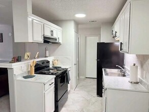 1001 Pecan Crossing Dr in Desoto, TX - Foto de edificio - Building Photo