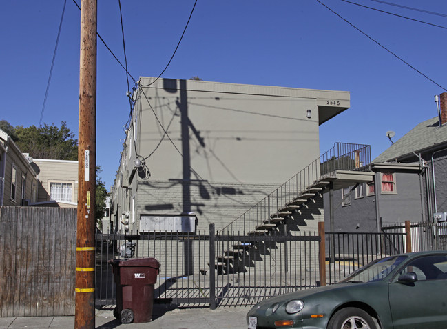 26th Avenue Apartments in Oakland, CA - Foto de edificio - Building Photo