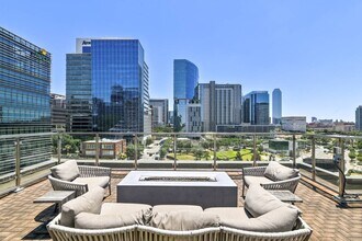 Moda Apartments in Dallas, TX - Building Photo - Building Photo