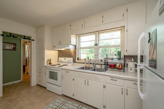 2214 H St in Iowa City, IA - Building Photo - Building Photo