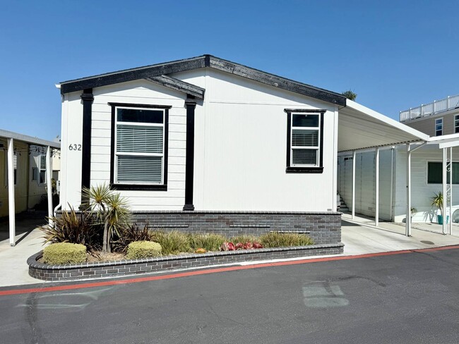 80 Huntington St in Huntington Beach, CA - Foto de edificio - Building Photo