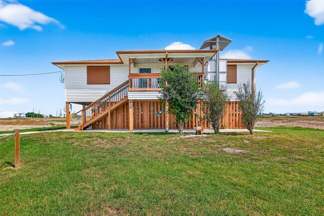 920 4th St in Port Bolivar, TX - Foto de edificio - Building Photo