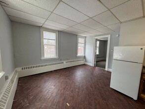 63 Main Street in Windsor, VT - Foto de edificio - Interior Photo