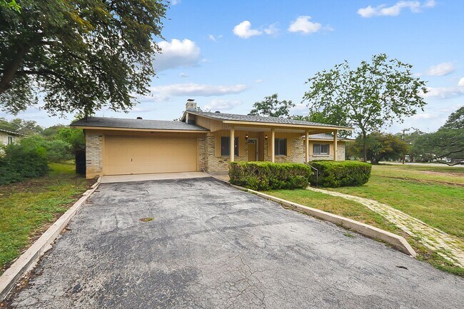 185 Oklahoma Ave in New Braunfels, TX - Building Photo - Building Photo