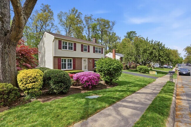 1522 Powells Tavern Pl in Herndon, VA - Building Photo - Building Photo