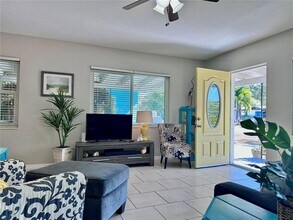 5417 Jersey Ave S in Gulfport, FL - Building Photo - Building Photo