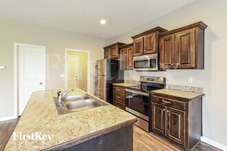 22000 Crystal in Peculiar, MO - Building Photo - Building Photo