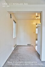 4806 1/2 Interlake Ave N in Seattle, WA - Building Photo - Building Photo