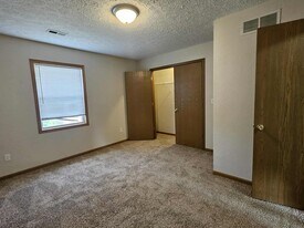 201 Country Villa Ln in St. Robert, MO - Building Photo