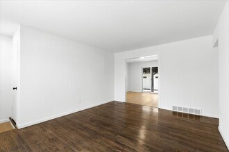 153 Ross St in Garden City, MI - Building Photo - Building Photo