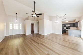 515 W Montoya Ln in Phoenix, AZ - Foto de edificio - Building Photo