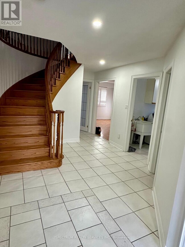 2178 Bader Crescent in Burlington, ON - Building Photo - Building Photo