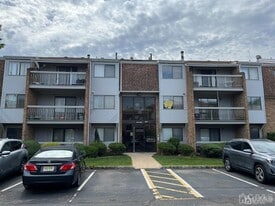 915 Edison Glen Terrace in Edison, NJ - Building Photo