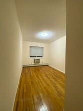 35-22-22 163rd St, Unit 1 in Queens, NY - Building Photo - Building Photo