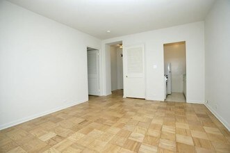 2970 N Sheridan in Chicago, IL - Building Photo - Interior Photo