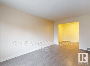 4 C Callingwood Ct NW in Edmonton, AB - Building Photo - Building Photo