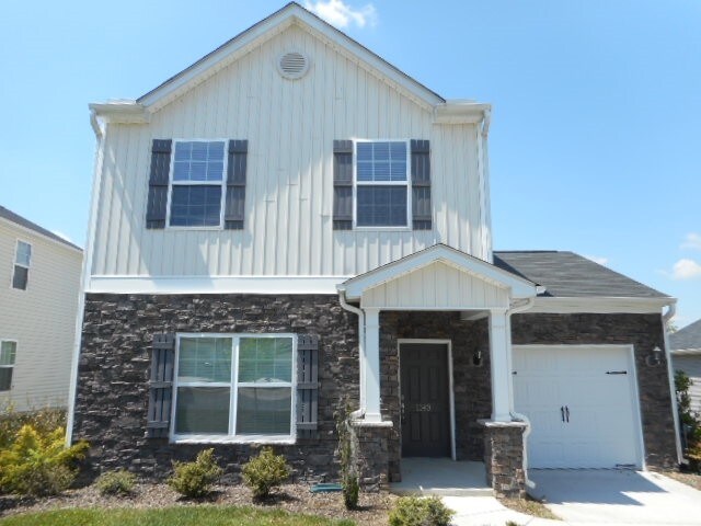 1143 Waterlyn Dr in Greensboro, NC - Building Photo