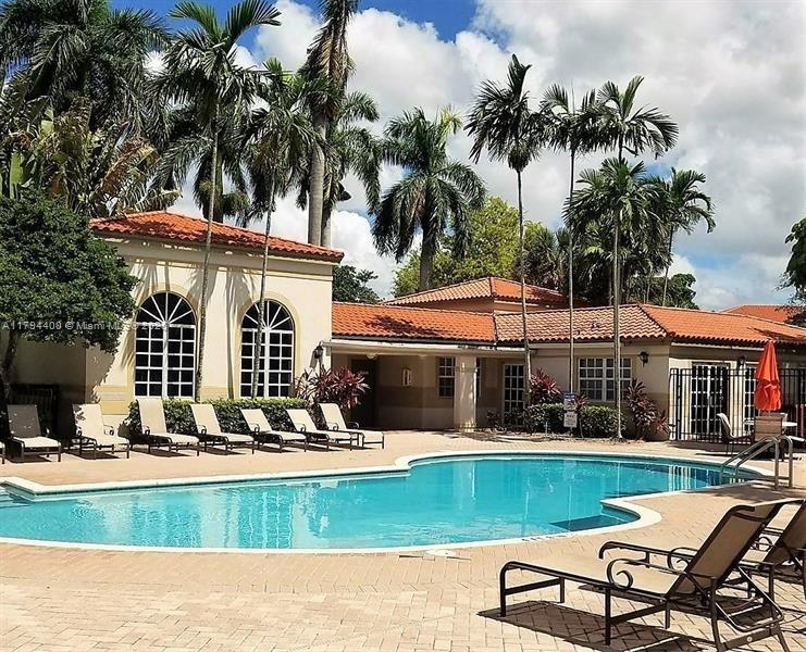 9915 Nob Hill Ln, Unit 9915 in Sunrise, FL - Foto de edificio