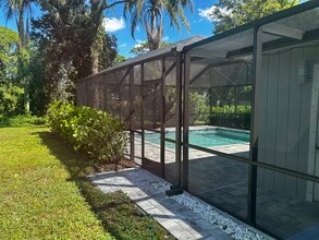 3024 Woodpine Cir in Sarasota, FL - Building Photo - Building Photo