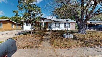 7107 Westshire Dr in San Antonio, TX - Building Photo