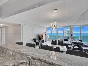 3725 S Ocean Dr in Hollywood, FL - Building Photo - Building Photo