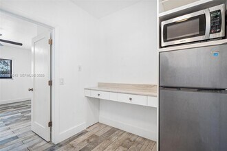 180 SW 63rd Ave in Miami, FL - Building Photo - Building Photo