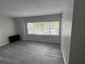 7327 N Rogers Ave in Chicago, IL - Building Photo