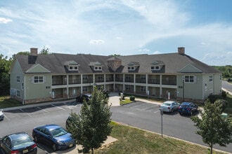 Freedom Village at Westampton in Westampton, NJ - Foto de edificio - Building Photo