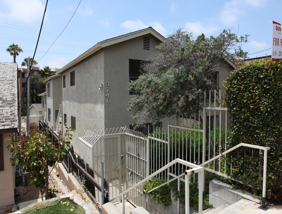 3746 Swift Ave in San Diego, CA - Building Photo