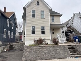 203 Benham Ave in Bridgeport, CT - Building Photo