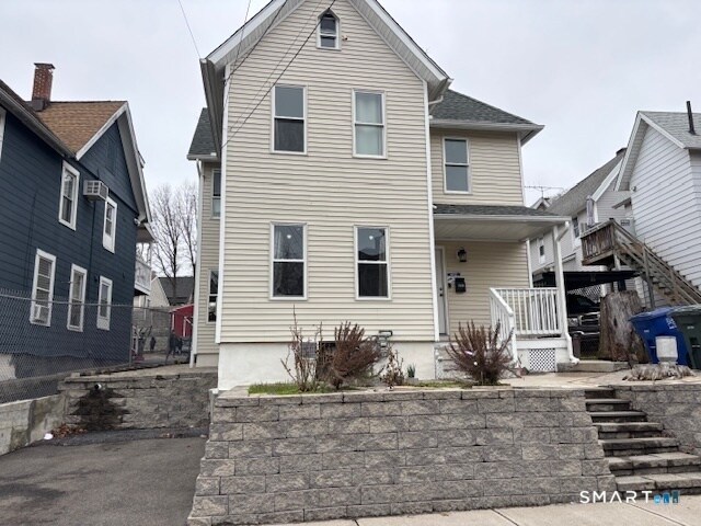 203 Benham Ave in Bridgeport, CT - Building Photo