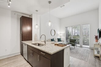 Everra Midtown Park in Dallas, TX - Building Photo - Building Photo