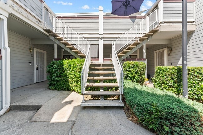 property at 7401 Auburn Oaks Ct