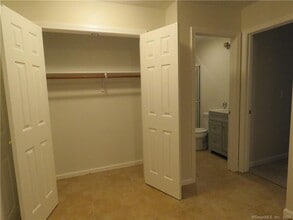 1 Concorde Way in Windsor Locks, CT - Building Photo - Building Photo