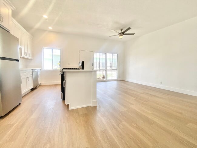10214 S 10th Ave in Inglewood, CA - Building Photo - Building Photo