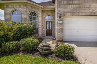 1004 Autumn Brook St in Seabrook, TX - Building Photo - Building Photo