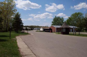 South Creek Village in Mount Morris, MI - Building Photo - Building Photo