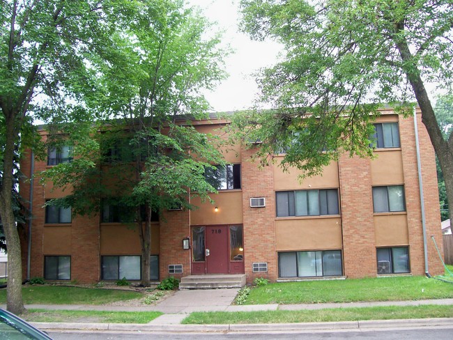 718 Van Buren St NE in Minneapolis, MN - Building Photo - Building Photo