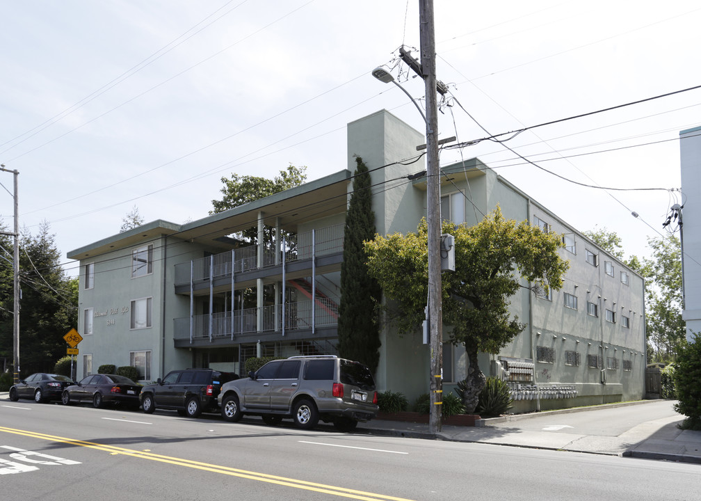 Claremont Park in Oakland, CA - Building Photo