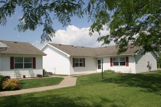 Foster Court Apartments in Mount Carroll, IL - Building Photo - Building Photo