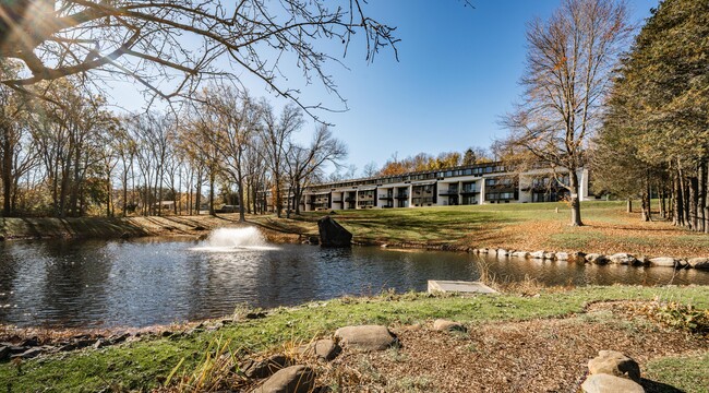 Whitewood Pond Apartments in North Haven, CT - Building Photo - Building Photo