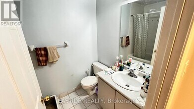 151 Townsgate Dr in Toronto, ON - Building Photo - Building Photo