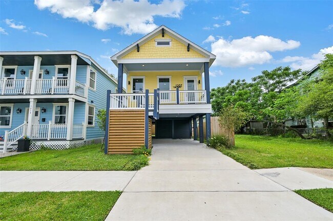1207 32nd St in Galveston, TX - Building Photo - Building Photo