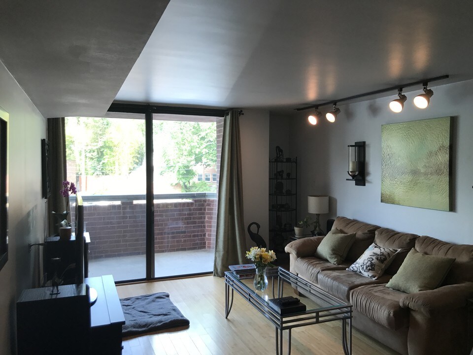 4444 Connecticut Ave NW in Washington, DC - Building Photo