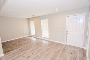 11731 McLain Blvd in Houston, TX - Building Photo