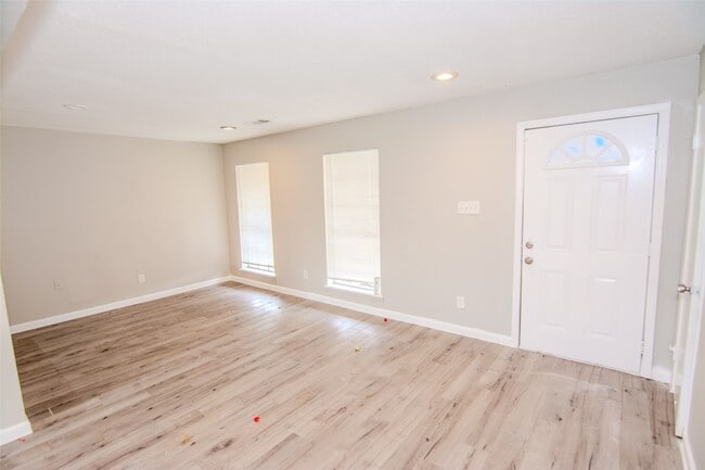 11731 McLain Blvd in Houston, TX - Building Photo - Building Photo